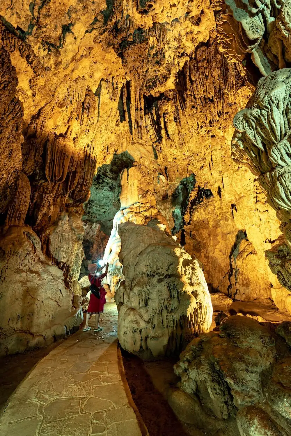 Descubre la fascinante Cueva de Valporquero, una joya turística de León